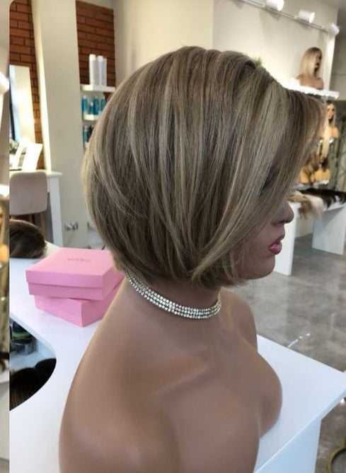 Perruque Châtain Clair et Mèches Blondes Modèle Gina