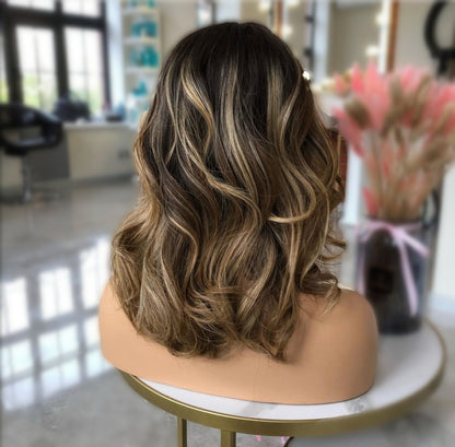 Perruque Châtain Foncé Mèche Blonde Modèle Émilia